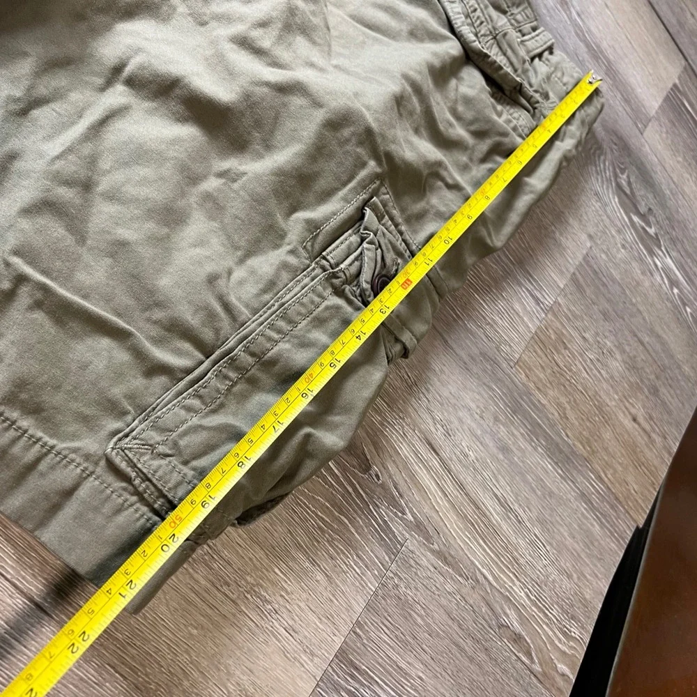 American Eagle Cargo Shorts Mens 38 Green Flag Graphic Distressed Cotton Utility